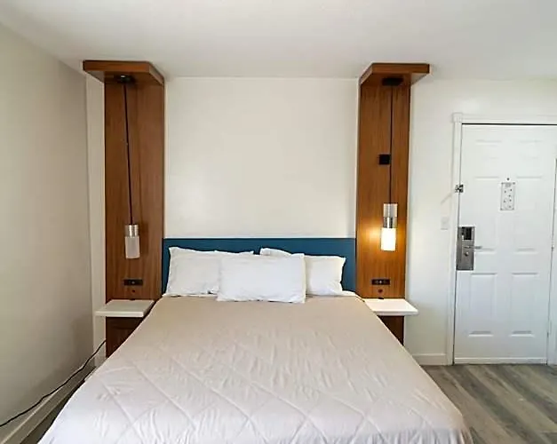 Hotel Central Phoenix Hotel 2*
