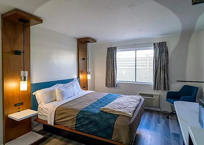 Central Phoenix Hotel 2* Phoenix
