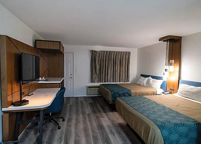 Central Phoenix Hotel 2* Phoenix