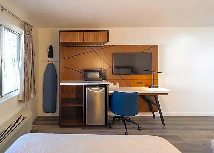 Hotel Central Phoenix Hotel 2*