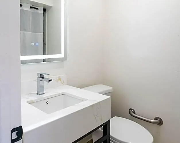 Central Phoenix Hotel 2*