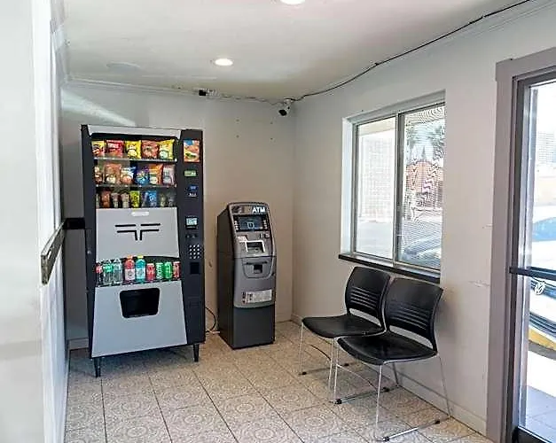 Central Phoenix Hotel 2*