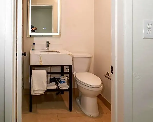 Central Phoenix Hotel Hotel
