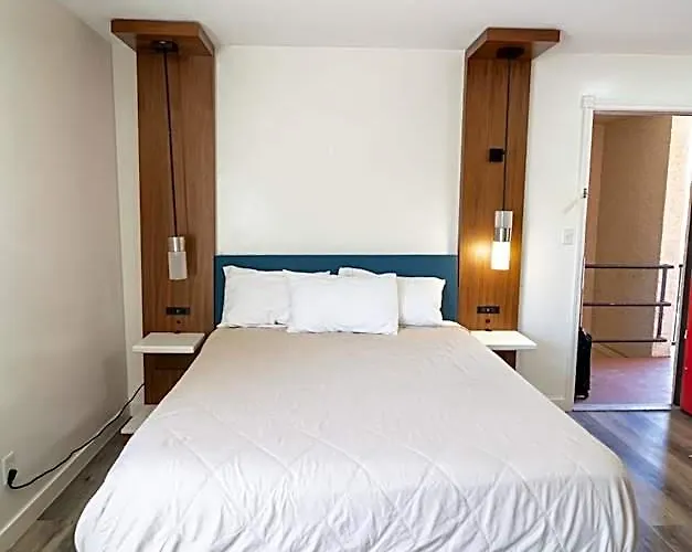 Central Phoenix Hotel Hotel