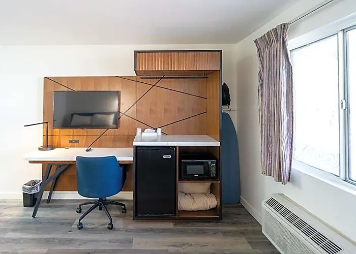 Central Phoenix Hotel 2*